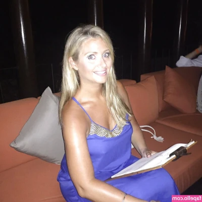 Hayley McQueen [ hayley-mcqueen ] - Check your DMs for a hot suprise 🔥💦