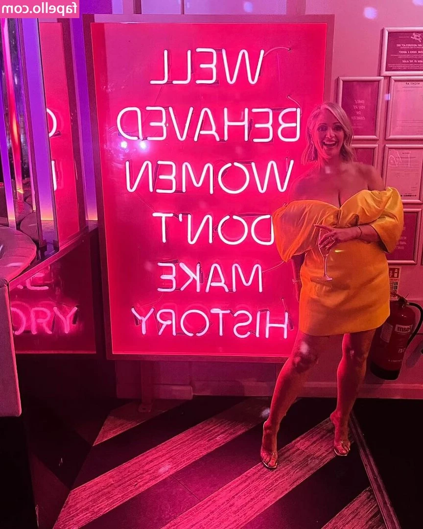 Hayley McQueen [ hayley-mcqueen ] - Relaxed sneaker fuck with soccer shoes etc