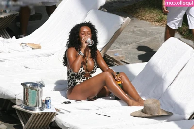 Melanie Brown [ melanie-brown ] - Which one🥰😏