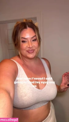 vanezznezz - Omg you arn't even wearing panties Mandy!!