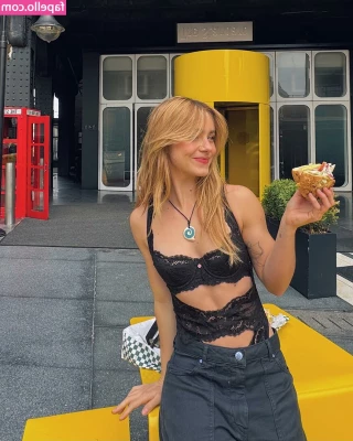 Clara Galle [ clara-galle ] - Can you tell what happened? 🤭 lol full video coming soon. stay
