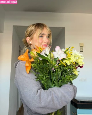 Clara Galle [ clara-galle ] - Don’t be shy
