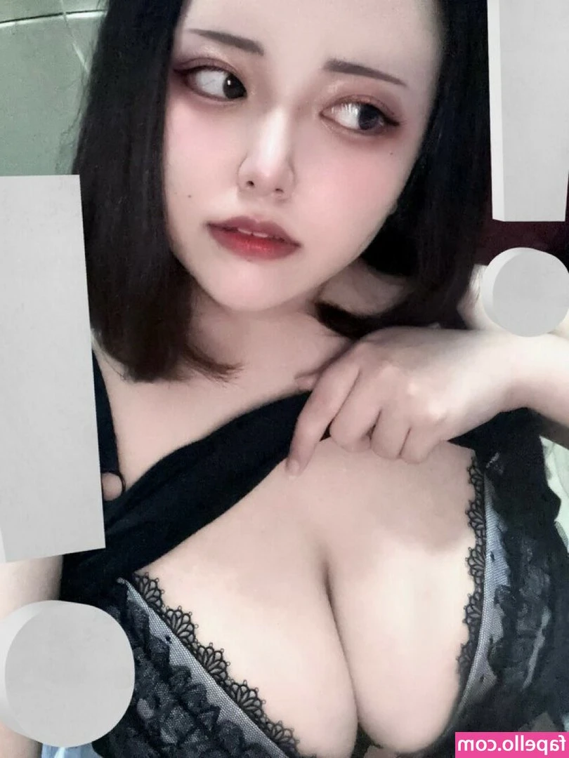 yoshino__sato112 [ yoshino-sato112 ] - What would they do if they saw me like that on the street? 🥵