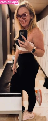 redglassesgirl83 - Want cake? 😉🎂