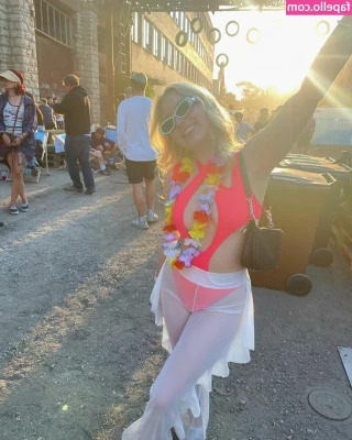 Elsa Kekkonen [ elsa-kekkonen ] - Have a great weekend