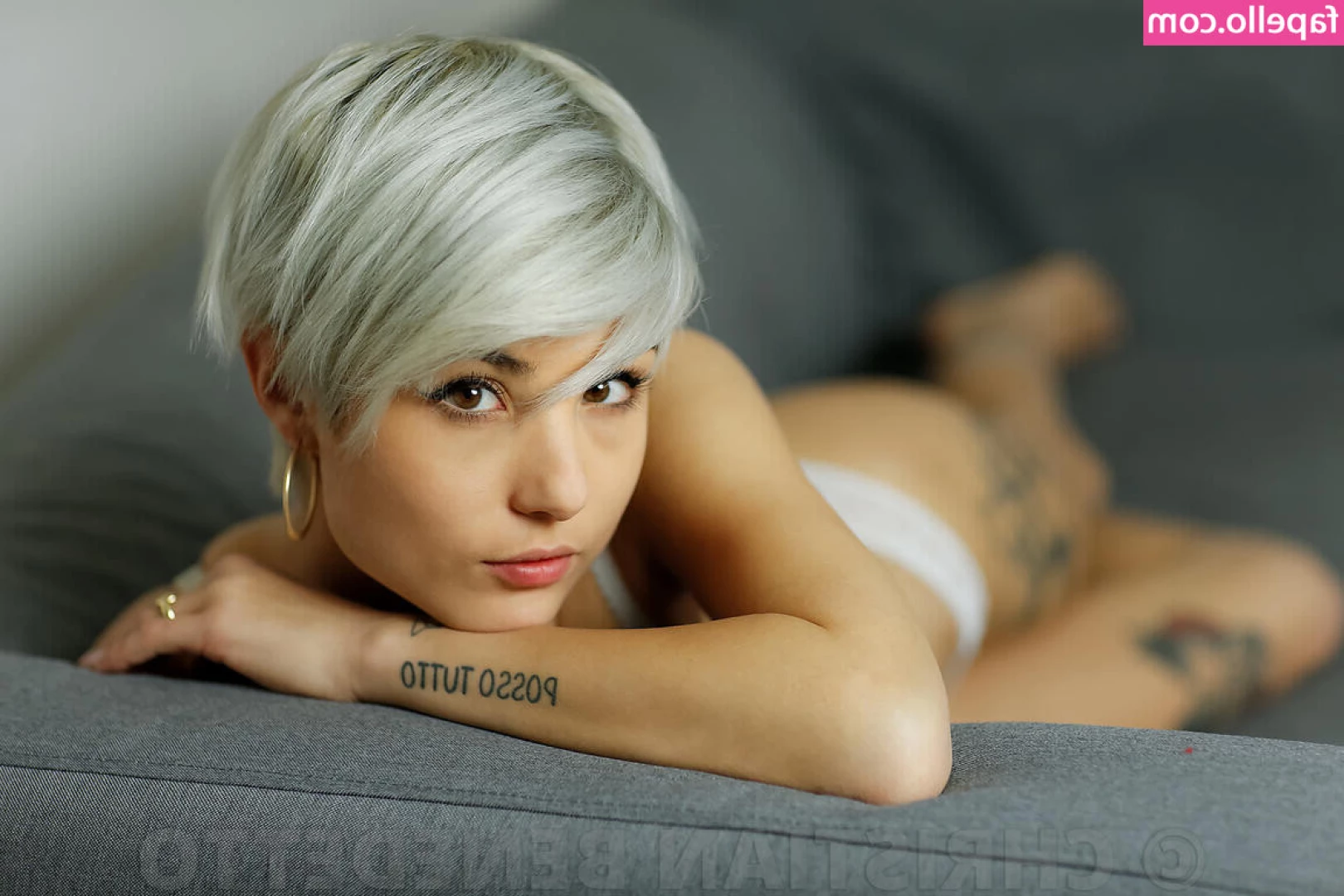Giorgia Soleri [ giorgia-soleri ] - Red bb  alice_laurens is here to show you what she s able to do with