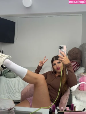Xiomaraechavarria - Kom mee in de jacuzzi! Ik open mijn benen voor jouw stijve paal, mmm!