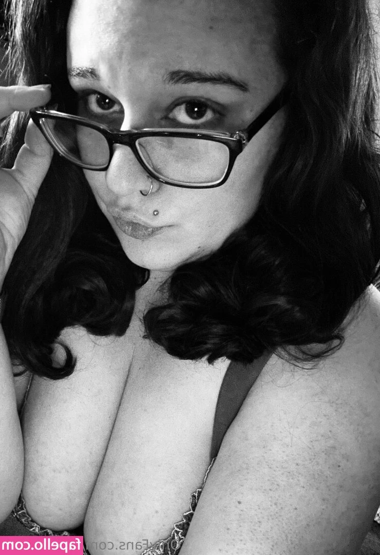 sweetgirl-19 - Too phat for my phone screen