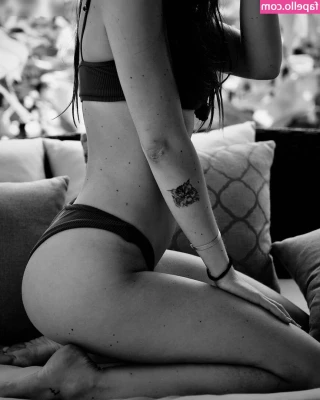 Aurora Ramazzotti [ aurora-ramazzotti ] - Please devour me