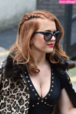 Isla Fisher [ isla-fisher ] - Tell me what you’d want to do with them 🥵