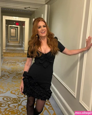 Isla Fisher [ isla-fisher ] - I'd love for your cock to replace my plug.