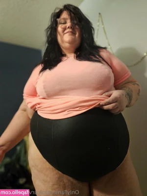 curvyvibesonly - boobies🍒