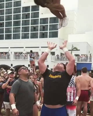 Sexy Cheerleaders [ sexy-cheerleaders ] - Happy hump day