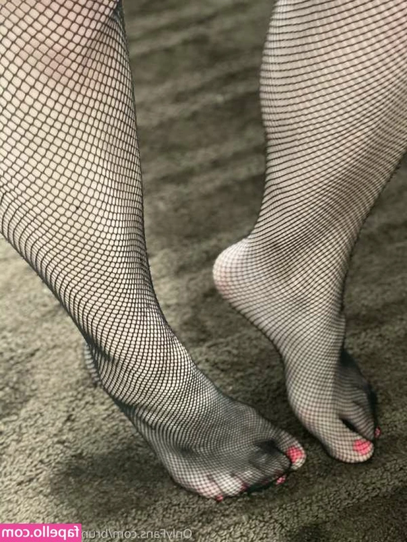 Lady Luck [ lady-luck ] - My pussy is craving some dick… 🤤