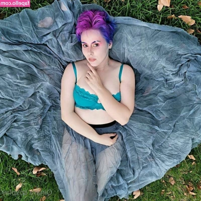 qinara_shadowfoot [ qinara-shadowfoot ] - this month's free vid!!! Making Suki Cum (hands and vibe). MY