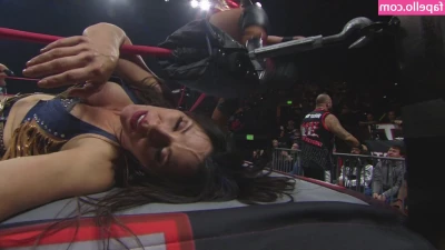 Mickie James [ mickie-james ] - Do you like contrast showers