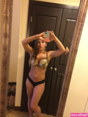 Mickie James [ mickie-james ] - Hot fuck with sexy duo @thebeardedgorillas 🦍🐻🦍