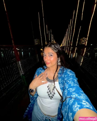 Neha Nirwal [ neha-nirwal ] - Let me help turn your Monday blues into longing views of