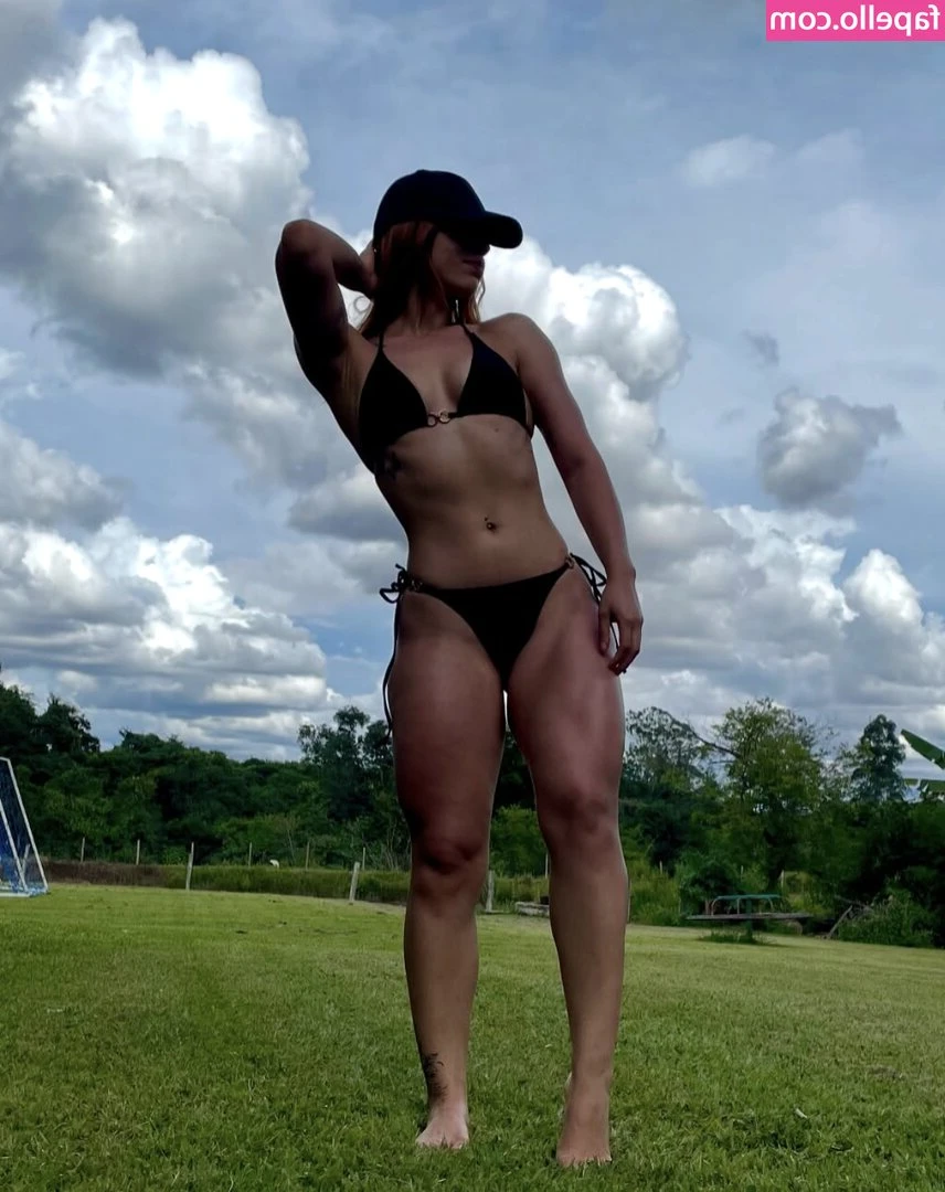Lorrayne Cristyne [ lorrayne-cristyne ] - i'm ready to move my hands out of the way, are ready to take it up a