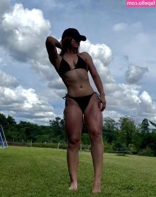 Lorrayne Cristyne [ lorrayne-cristyne ] - i'm ready to move my hands out of the way, are ready to take it up a