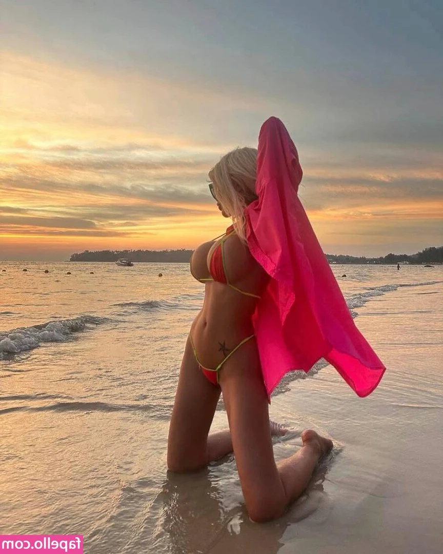 annushka_da [ annushka-da ] - Patiently waiting for your precious load 🤤🤤