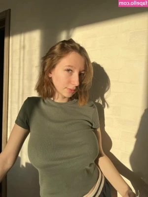 pieashley - Riding the luv log to orgasm