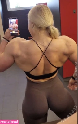 Saskia Haltermann [ saskia-haltermann ] - Whose going to help me unwind after a long trip? 😈