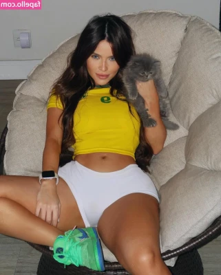 Bianca Anchieta [ bianca-anchieta ] - I want to show you what this tongue can do! 👅 💦 @the_handolorian