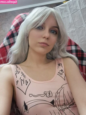 Lina Moore [ lina-moore ] - What do you think about my new outfit? 🐰