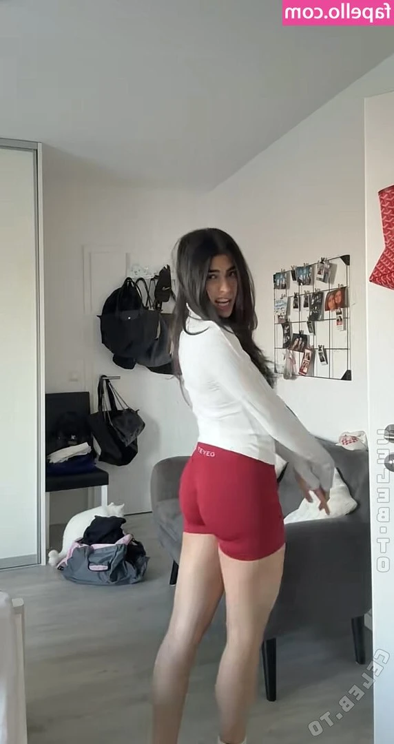 Niloez106 - How cute does my ass look here?