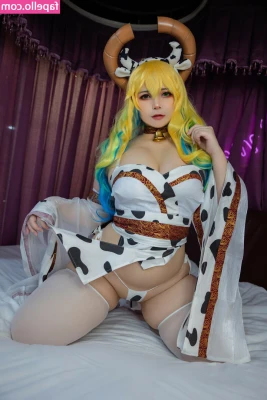 UyUy ✨(uyuy2907) ✨ [ uyuy-uyuy2907 ] - Now thats whats under my yoga pants ;)
