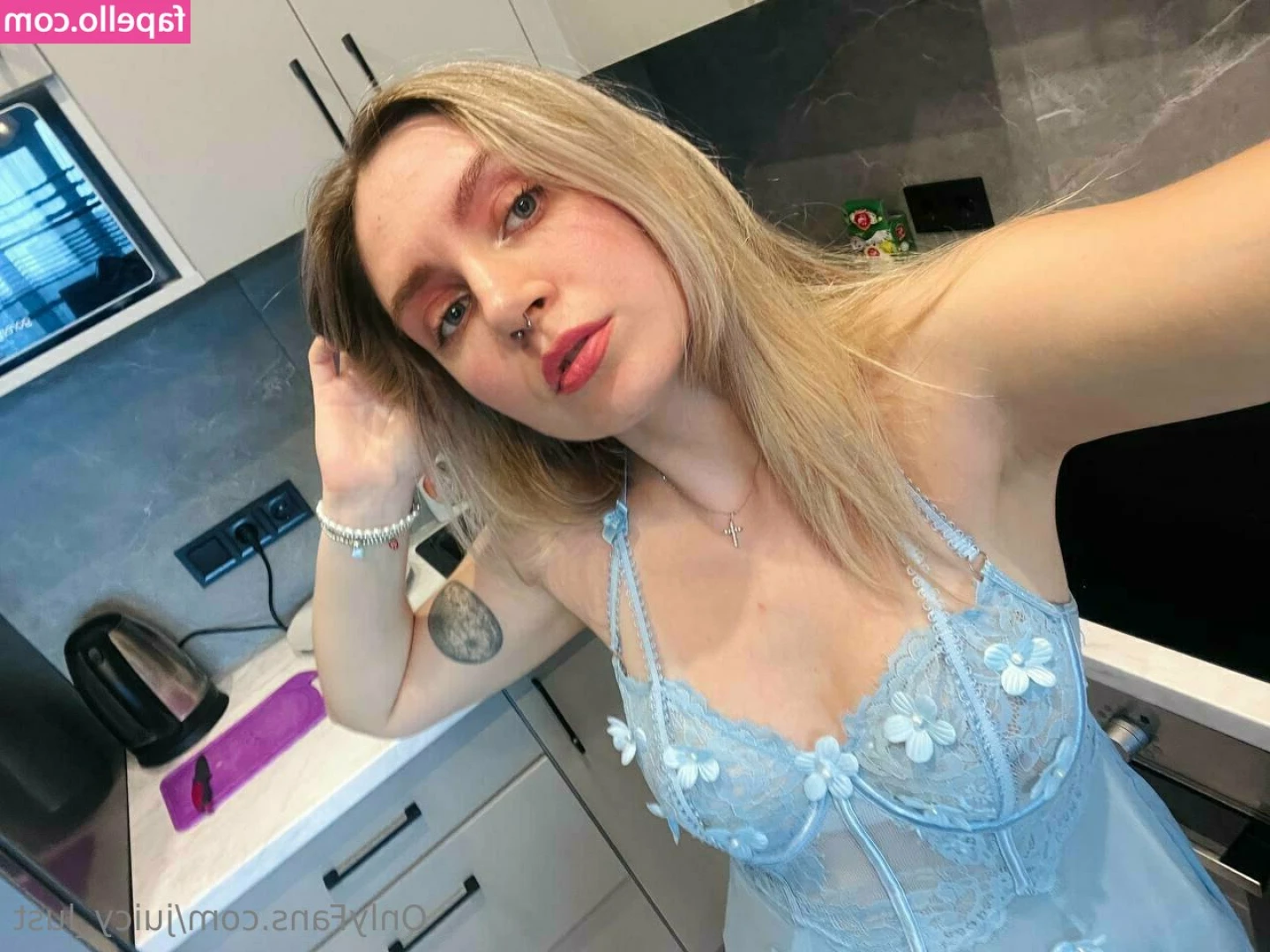 juicy_lust [ juicy-lust ] - Here is some wet treat for your cock ;)