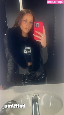 Kay Adams [ kay-adams ] - Some nights you just need some wine and a comfy robe   I ll be here