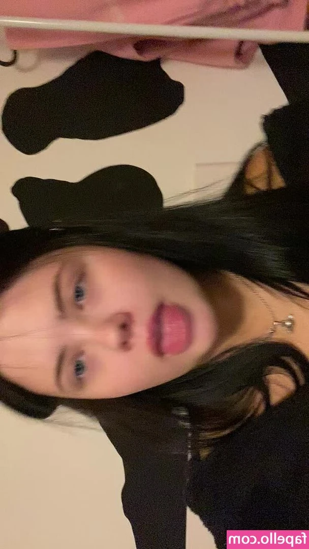 Courtney Williamson [ courtney-williamson ] - Pls spit in my mouth💦