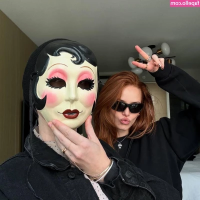 Madelaine Petsch [ madelaine-petsch-1 ] - Bored twerking favorite artist scroll through for more x videos
