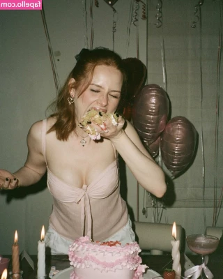 Madelaine Petsch [ madelaine-petsch-1 ] - Was going to make this into a set  but as you can see I had a