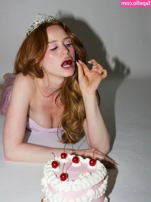 Madelaine Petsch [ madelaine-petsch-1 ] - come dry me off daddy 🧖🏼‍♀️