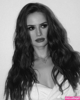Madelaine Petsch [ madelaine-petsch-1 ] - Quick soapy shower 💧