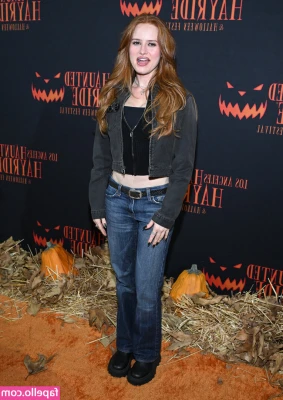 Madelaine Petsch [ madelaine-petsch-1 ] - Can I give you a hug to show you how soft my boobies are? 🍒🙈