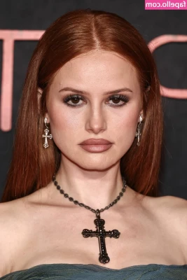 Madelaine Petsch [ madelaine-petsch-1 ] - Let's lay out and tan together! 😊