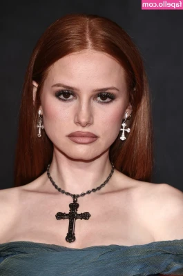 Madelaine Petsch [ madelaine-petsch-1 ] - Bonus video! My livestream had to be done on my phone due to laptop