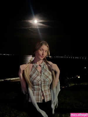 Maralin [ maralin-4 ] - Jeans or no jeans?  I hope you liked the message last night if you