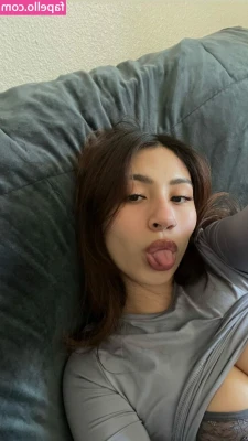 kimmyroxana - Friend Distraction Turns Into Teasing Masturbation [9:32] - After