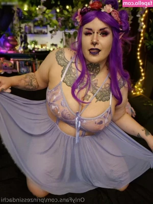 Prinzessin Dachi [ prinzessin-dachi-2 ] - Let me strip for you piggie 🤠