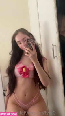 taliah_nugg [ taliah-nugg-1 ] - Playing in my panties always makes me soooo horny 🙈💗