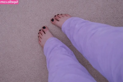 snuggii - My feet! I’ve been thinking about getting a pedicure to show
