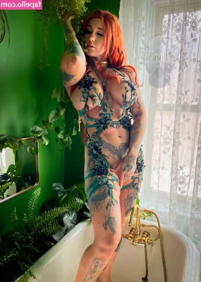 Autum Ivy [ autum-ivy ] - My Big size 11 soles for your stroking needs 😏🤭My microphone