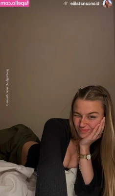Bianca Natalie [ bianca-natalie ] - More footjob fun!