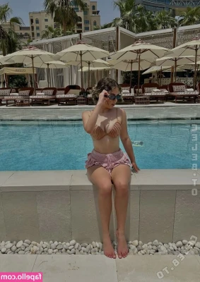 Valeriaa.fr [ valeriaa-fr ] - I was trying to be a good girl and study, but my pervy neighbor