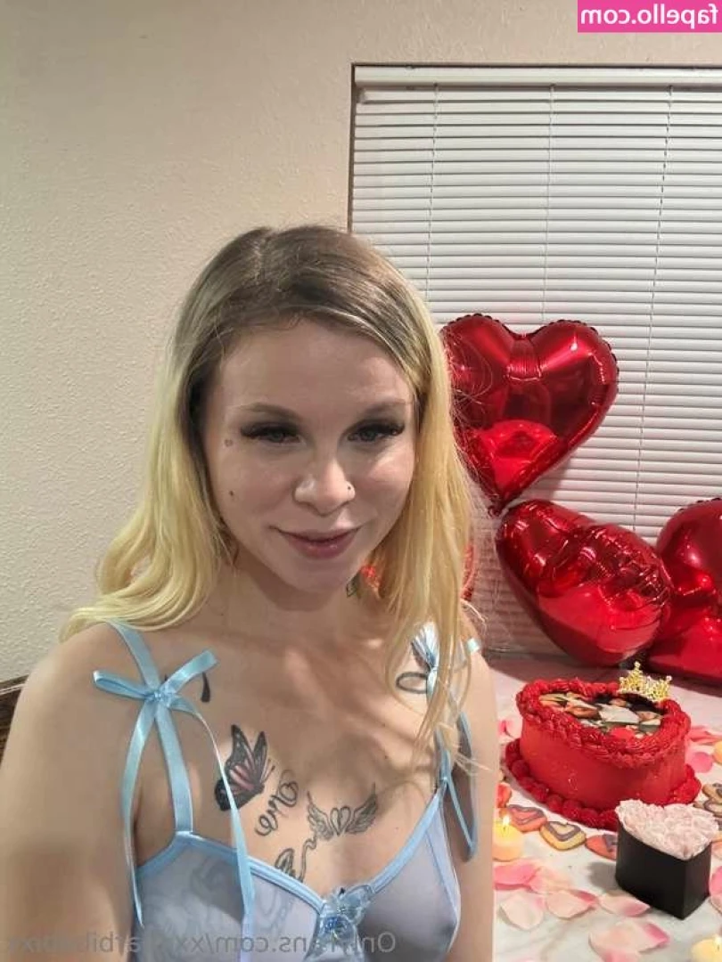 alyssa_rosebabi [ alyssa-rosebabi ] - Take my bra off of me!😏